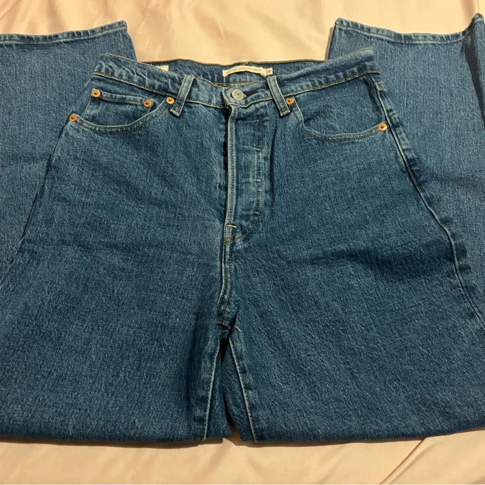 Levi’s Ribcage Jeans - Picture 2 of 4